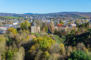 Fototapeta na wymiar Panoramablick auf Taunusstein an einem sonnigen Herbsttag