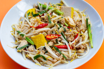 Fried bean sprouts with minced pork and tofu