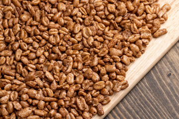 Airy wheat covered with a thin layer of cocoa chocolate