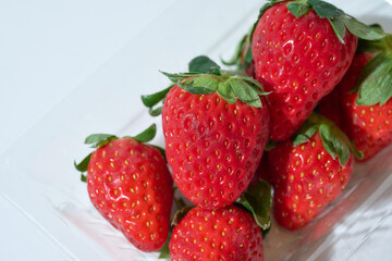 パック詰めの苺