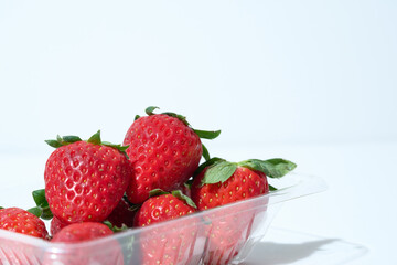 パック詰めの苺