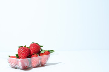 パック詰めの苺