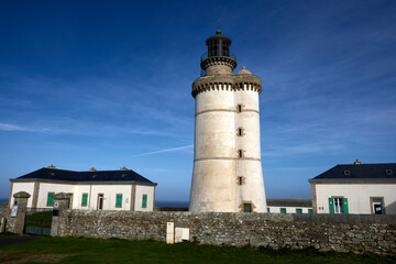 Fototapeta na wymiar Ile d'Ouessant, Cote rocheuse ouest et phare du Creac'h