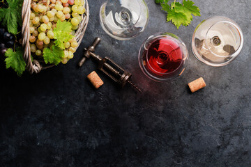 Obraz na płótnie Canvas Wine glasses, bottles and grapes