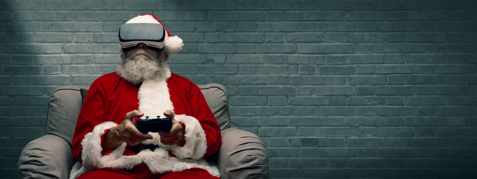 Santa Claus experiencing virtual reality