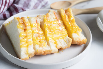 Flossy Pork Sandwich with Salad Dressing