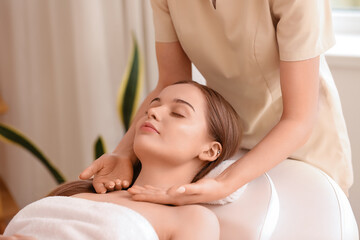 Obraz na płótnie Canvas Pretty young woman receiving massage in beauty salon