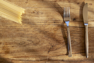 uncooked spaghetti and cutlery