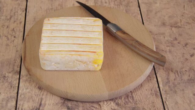  Fromage &agrave; p&acirc;te molle et &agrave; cro&ucirc;te lav&eacute;e en gros plan