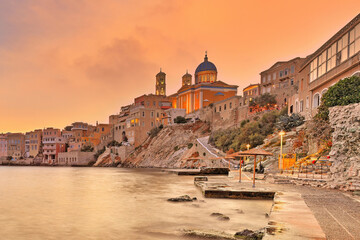 Fototapeta premium The sunset at Agios Nikolaos - Asteria - Vaporia beach in Syros, Greece