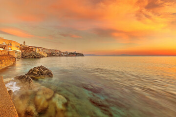 Obraz premium The sunrise at Agios Nikolaos - Asteria - Vaporia beach in Syros, Greece