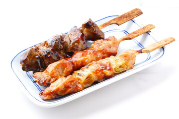 焼き鳥の盛り合わせ（ネギマ、もも、レバー）