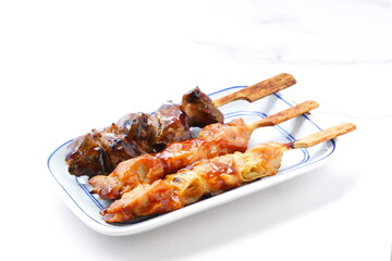 焼き鳥の盛り合わせ（ネギマ、もも、レバー）