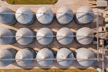 Complex silo installations for the storage of grain on agro-processing manufacturing plant © Leonid