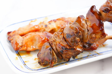 焼き鳥の盛り合わせ（ネギマ、もも、レバー）