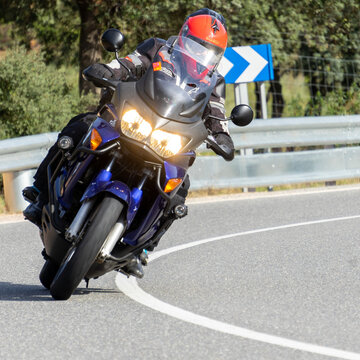 moto rodando en madrid