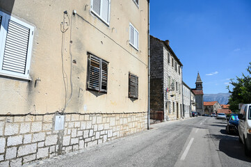 Fototapeta na wymiar Vrlika, Croatia. Buildings and street in the center of town.