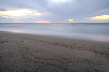 Obraz premium Quiet beach, Dec 3rd, 2022