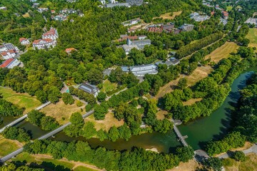 Obraz premium Der Kurpark von Bad Mergentheim an der Tauber aus der Luft