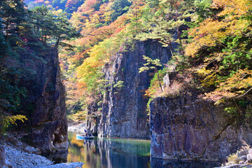 秋の三段峡の黒淵