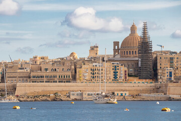Panoramic view of the Malta capital city Valletta , from Sliema, on a sunny cloudy day - 552054118