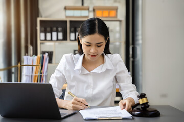 Lawyer working on a monograph in courtroom.