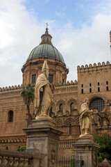 Fototapeta na wymiar basilica di city Palermo 