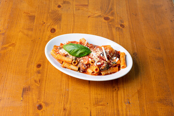 Pasta alla Norma, Pasta, rigatoni, Norma, sicilia, italia, tipico, siciliana, catania, catanese, ingredienti,  formaggio, Sedani, Melanzane, Ricotta di pecora, Ricotta, Pomodori, Basilico, Olio extrav