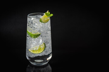 Mineral water with lime