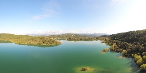 Fototapeta na wymiar Panorama lac de Saint Cassien