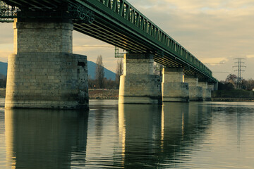 Fototapeta na wymiar the bridge over the Danube