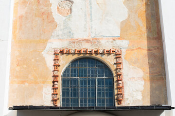 Fototapeta premium vintage windows on a white building