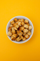 Crispy dry cubes of white bread in bowl