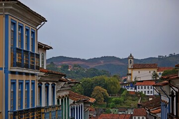 Obraz premium Close-up on the facades of the houses in Ouro Preto and in the distant background a church.