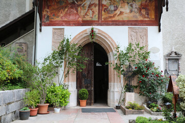 Fototapeta na wymiar entrance to the house