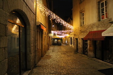 Fototapeta na wymiar Christmas 2022 ambiance and decoration in Quimper, Bretagne, France. Decoration Noël 2022 Quimper.