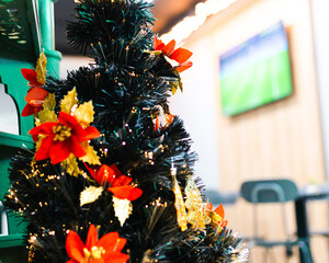 beautiful christmas decorations in restaurants