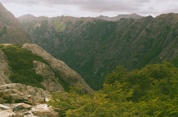 Naklejka premium amanecer en las refugio 