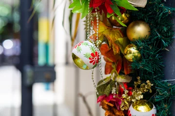 Foto op Plexiglas Christmas ornaments on an outdoor tree in Rio de Janeiro, Brazil. © BrunoMartinsImagens
