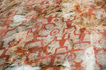 Papier Peint photo autocollant Guilin Zuojiang Huashan Rock Art is about 546 kilometers from the picturesque Guilin. Entitled as the largest rock Art cliff in China, Huashan Mountain cliff stands 345 meters (1132ft) above sea level