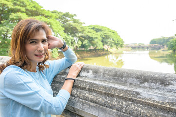 Fototapeta premium Asian female tourist with Mae Kuang River background