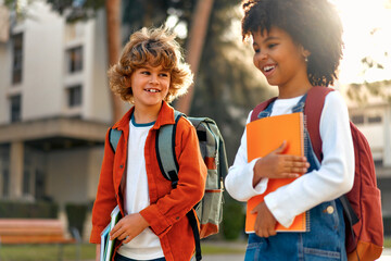 Fototapeta premium School children on the street
