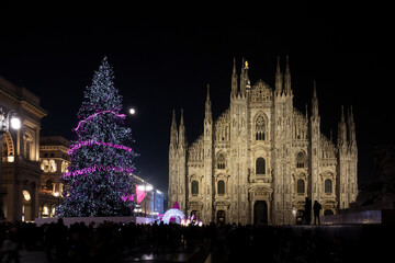 Obraz premium Albero di Natale in Duomo a Milano 2022