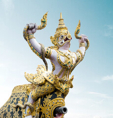 Fototapeta na wymiar golden buddha statue