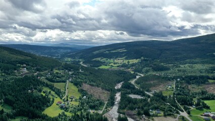 Fototapeta premium torrent, cascade et montagne au centre de la Norvège Hardangervidda