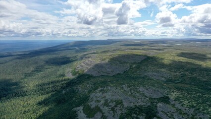 Lacs et chute d'eau dans le parc national de Fulufjället à la frontière entre la suède et la Norvège	