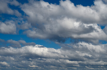 Fototapeta premium Beautiful clouds against the blue daytime sky