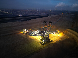 Braunkohletagebau bei Nacht