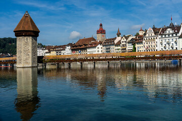 Luzern mit Kapellbrücke, Wasserturm und Rathausquai