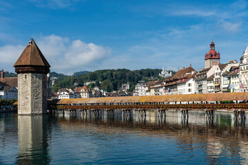 Luzern mit Kapellbrücke, Wasserturm und Rathausquai